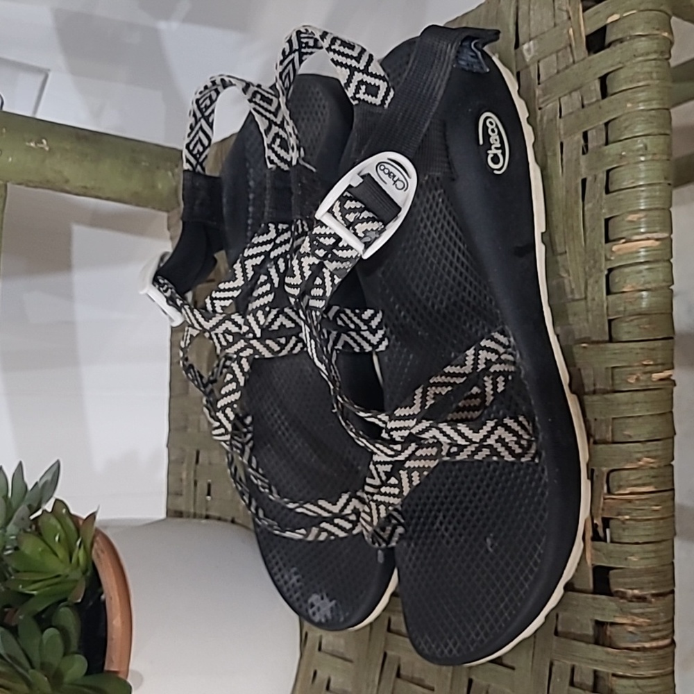 Chaco's Womens ZX1 Black White Patterned Classic Sport Sandals Size 9 - Picture 2 of 8